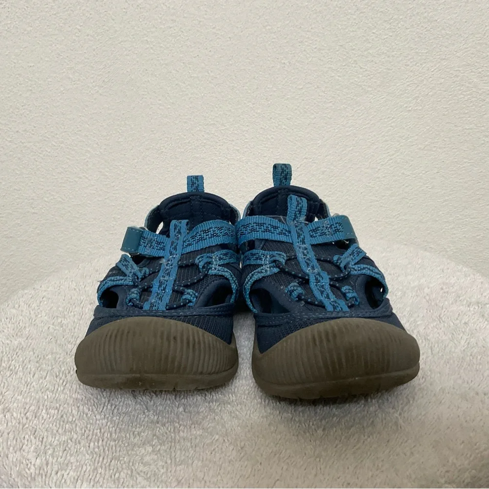 Osh Kosh Myla Bkue, Grey Adjustable Strap Water Shoes Hard Soles Size 10m Sandal
